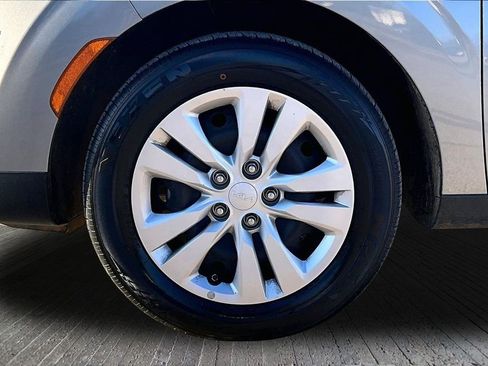 Certified 2025 Kia Soul LX image 8