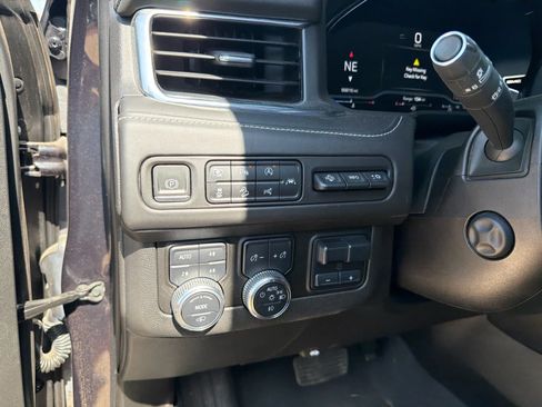Used 2023 GMC Yukon XL Denali Ultimate AWD/4WD image 10