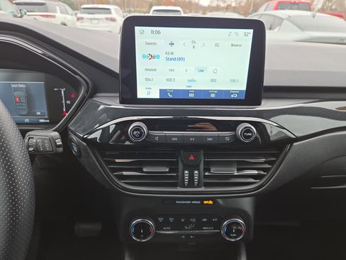 Used 2025 Ford Escape ST-Line image 14