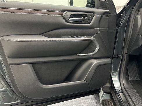 New 2025 Nissan Armada Platinum Reserve image 18