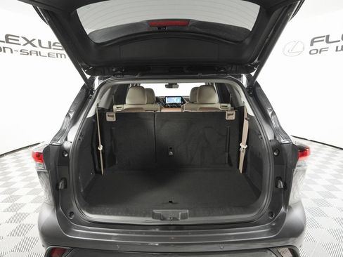 Used 2025 Toyota Highlander Limited AWD/4WD image 22