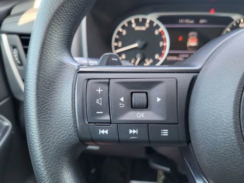 Used 2024 Nissan Rogue S FWD image 19