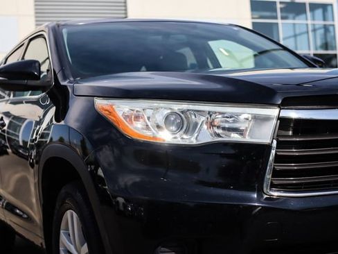 Used 2014 Toyota Highlander LE image 9