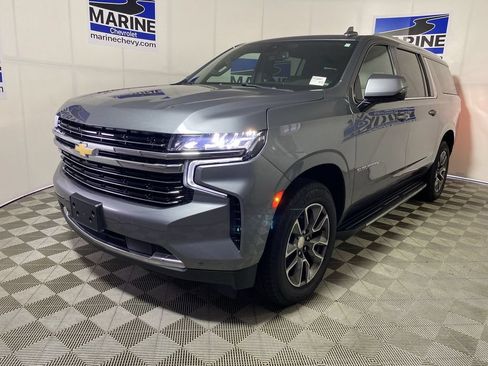 Used 2022 Chevrolet Suburban LT w/ Luxury Package AWD/4WD image 14