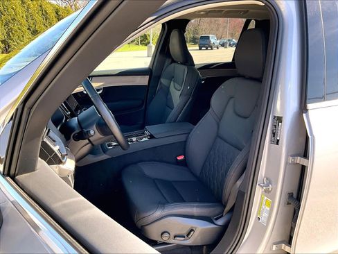 Used 2025 Volvo XC90 B6 Plus image 10