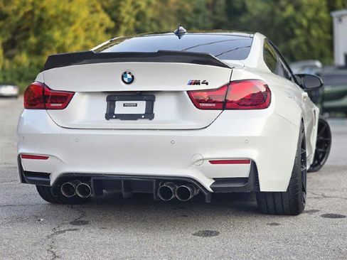 Used 2020 BMW M4 Coupe w/ Competition Package RWD image 5