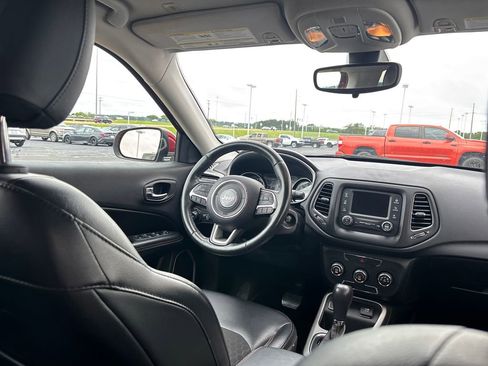Used 2018 Jeep Compass Latitude FWD image 28