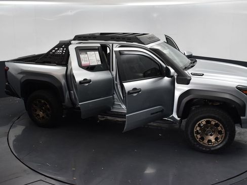 Used 2024 Toyota Tacoma Trailhunter image 22