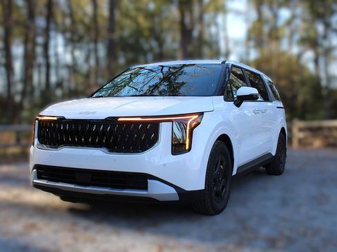 New 2026 Kia Carnival FWD image 4