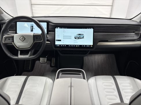 Used 2024 Rivian R1S Adventure image 27