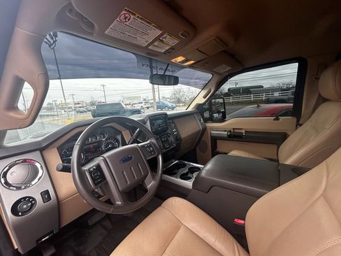 Used 2014 Ford F250 Lariat w/ Lariat Interior Package image 13