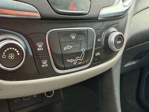 Used 2020 Chevrolet Equinox LS w/ LS Convenience Package FWD image 32