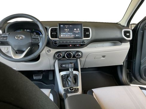 Used 2026 Hyundai Venue SEL FWD image 6