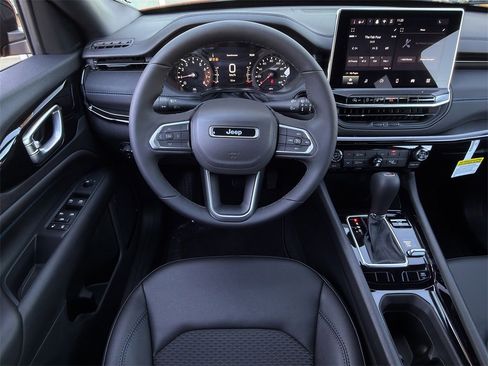 New 2026 Jeep Compass Latitude image 11