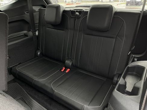 Used 2023 Volkswagen Tiguan SE R-Line image 29