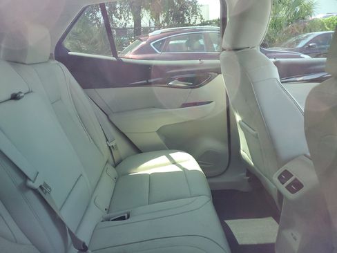 Used 2021 Buick Envision Essence FWD image 10