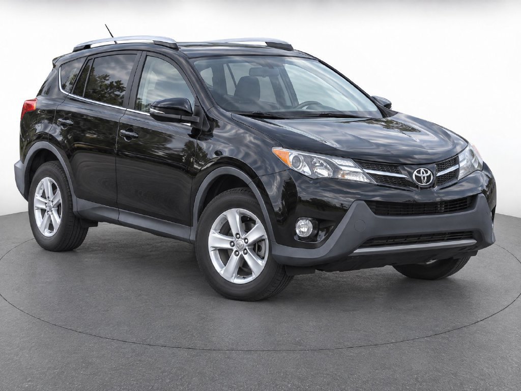 Used 2014 Toyota RAV4 XLE FWD image 2