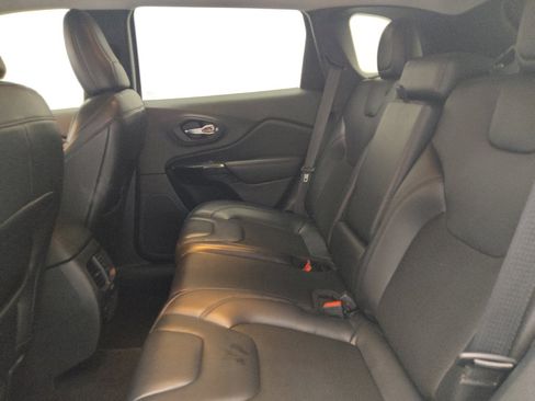 Used 2020 Jeep Cherokee Altitude image 18