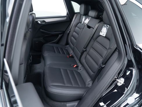 Certified 2026 Porsche Macan AWD/4WD image 22