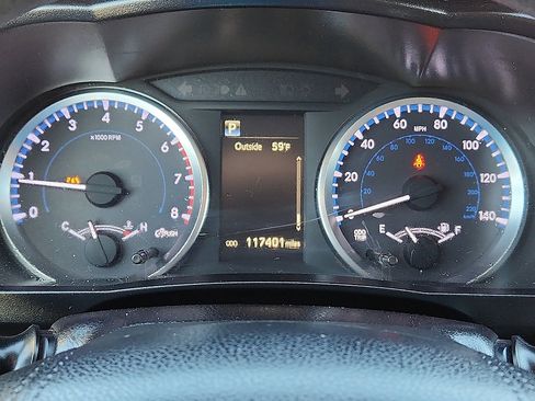 Used 2018 Toyota Highlander LE image 10