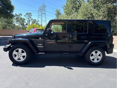 Used 2012 Jeep Wrangler Unlimited Sahara w/ Connectivity Group AWD/4WD image 2