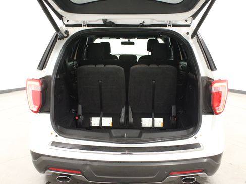 Used 2018 Ford Explorer XLT w/ Equipment Group 201A image 13