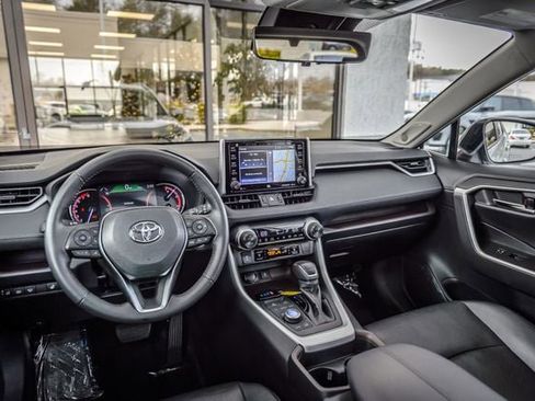 Used 2020 Toyota RAV4 Limited image 23