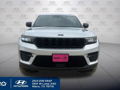 Used 2024 Jeep Grand Cherokee Altitude image 2