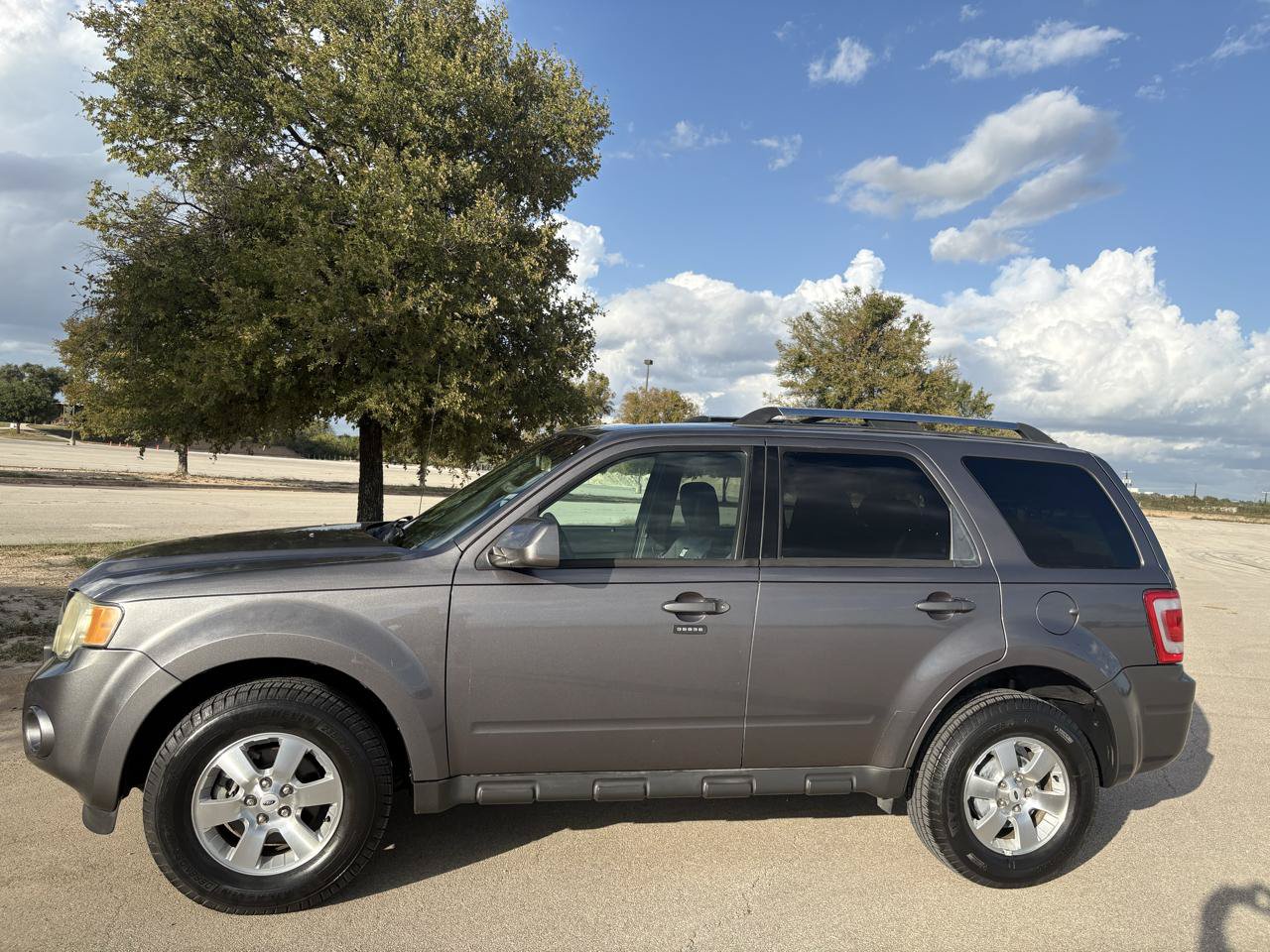 Used 2009 Ford Escape Limited FWD image 2