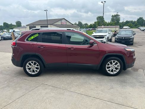 Used 2018 Jeep Cherokee Latitude FWD image 4