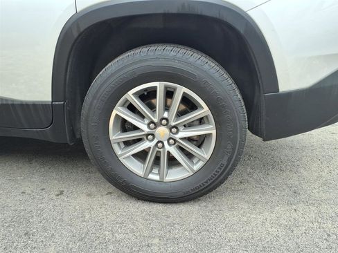 Used 2022 Chevrolet Traverse LT w/ LPO, Cargo Package FWD image 5