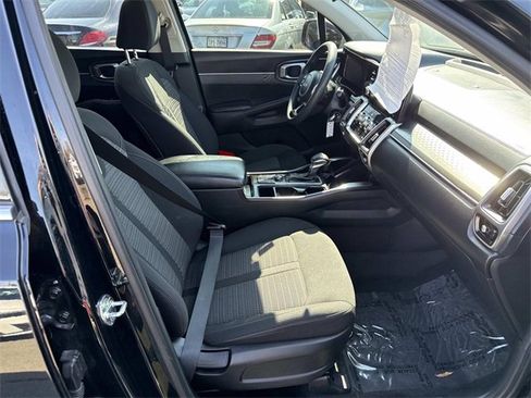 Used 2022 Kia Sorento LX image 9