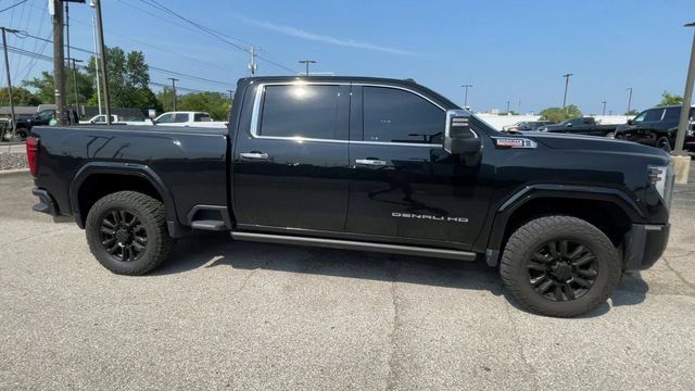 Used 2024 GMC Sierra 2500 Denali w/ Denali Reserve Package AWD/4WD image 3