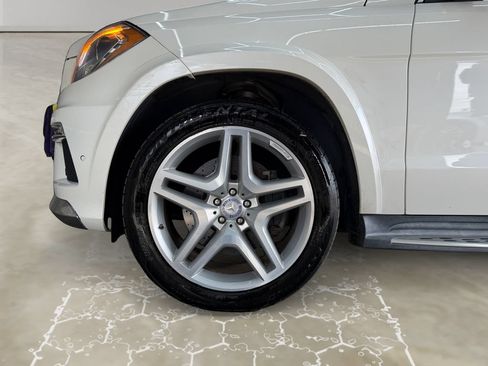 Used 2015 Mercedes-Benz GL 550 4MATIC w/ Driver Assistance Package image 14