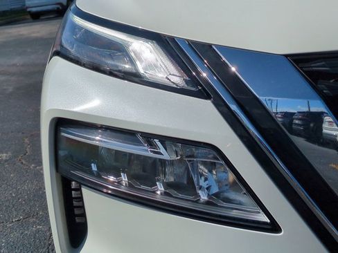 Used 2023 Nissan Rogue SV image 11