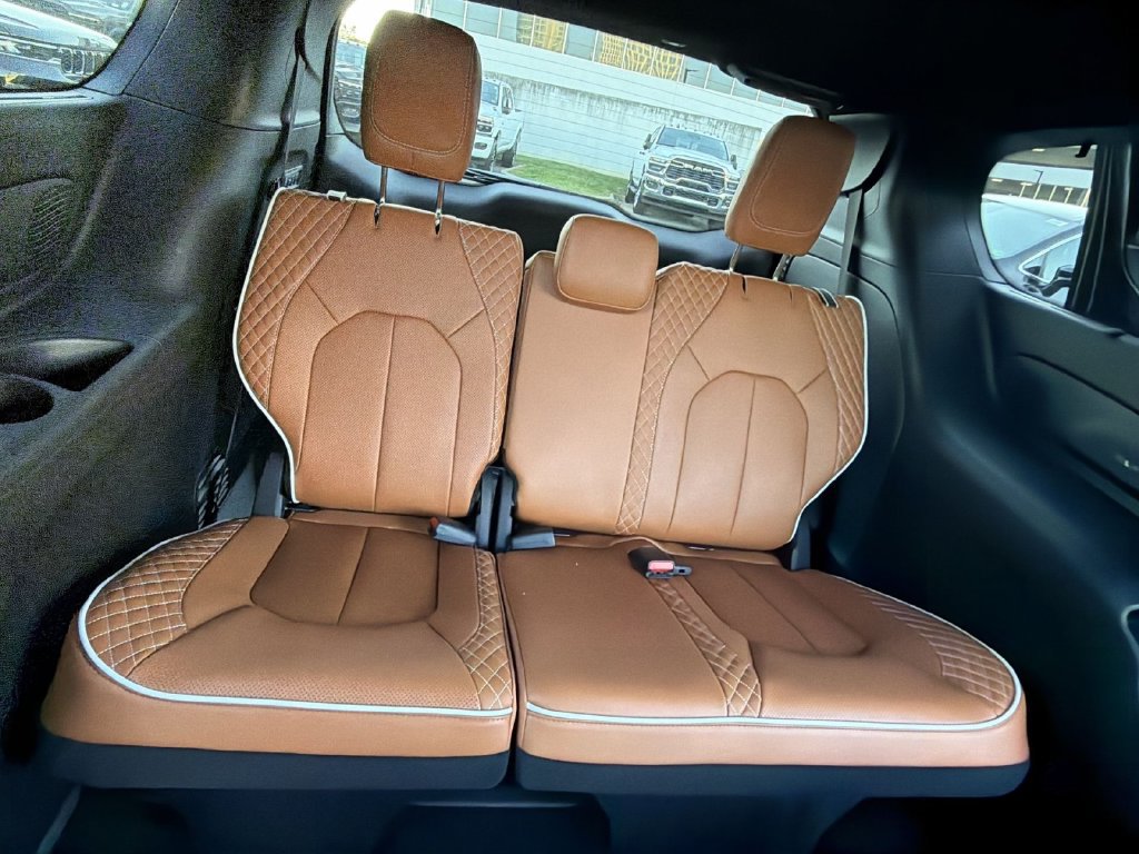 Used 2026 Chrysler Pacifica Pinnacle FWD image 26