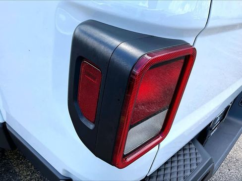 Used 2023 Jeep Gladiator Sport AWD/4WD image 28