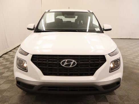 Used 2025 Hyundai Venue SE image 4