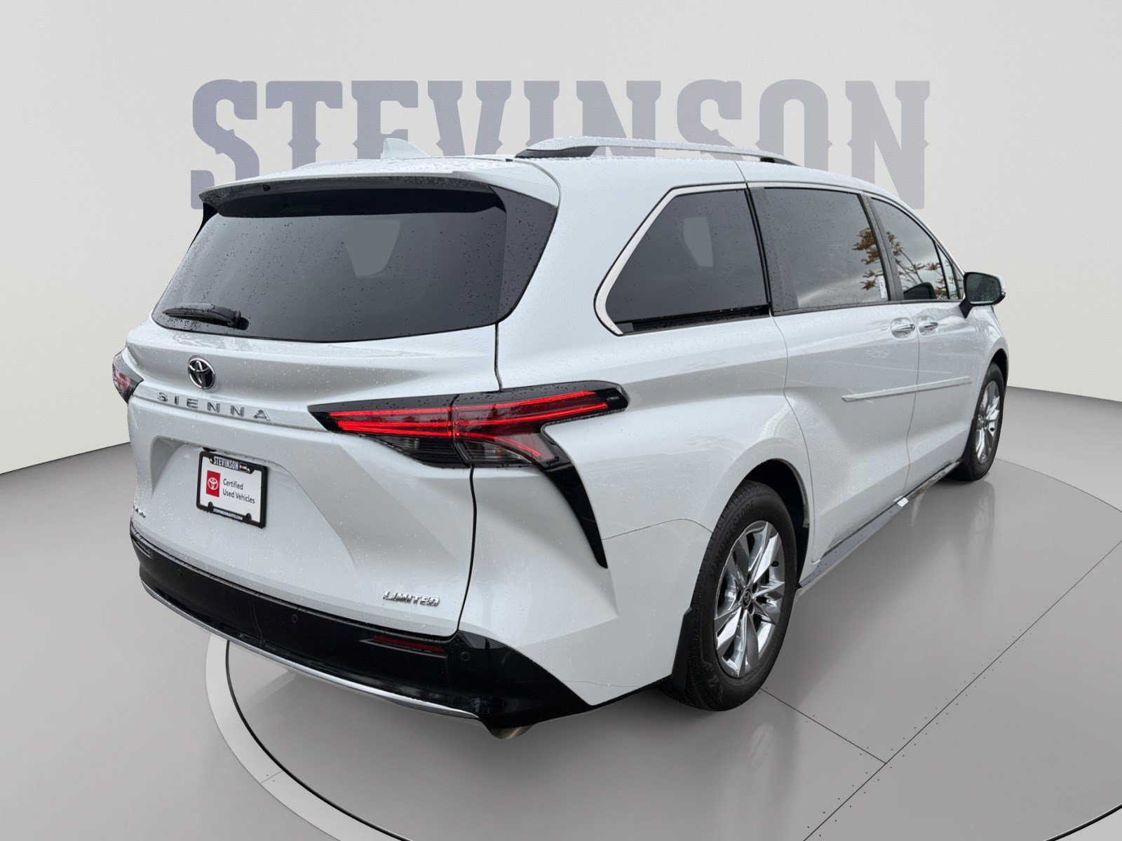 Used 2026 Toyota Sienna Limited AWD/4WD image 5