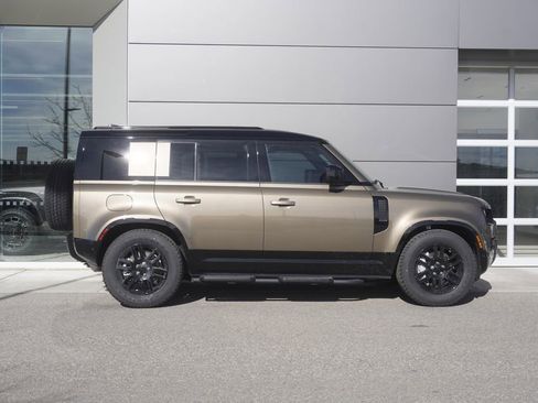 New 2026 Land Rover Defender 110 X-Dynamic SE image 7