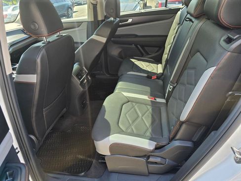 Used 2024 Volkswagen Atlas Peak Edition SE AWD/4WD image 28