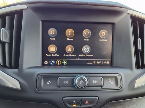 Used 2024 GMC Terrain SLE w/ Driver Convenience Package image 3