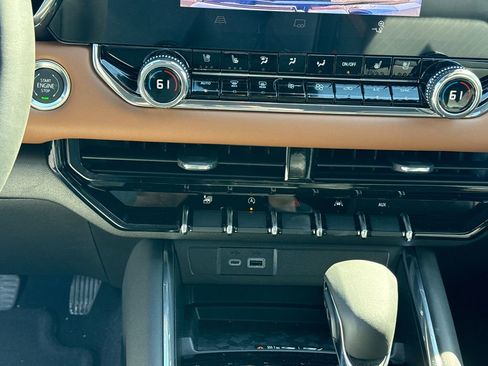 New 2026 GMC Canyon AT4 w/ AT4 Premium Package AWD/4WD image 25