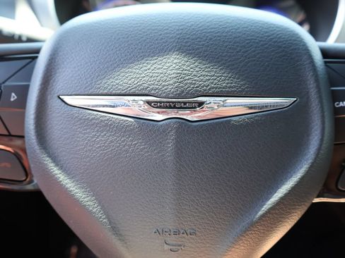 Used 2025 Chrysler Pacifica Limited FWD image 26