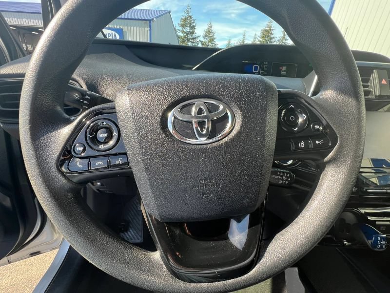 Used 2021 Toyota Prius LE FWD image 29