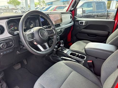Used 2024 Jeep Wrangler Unlimited Sahara AWD/4WD image 7