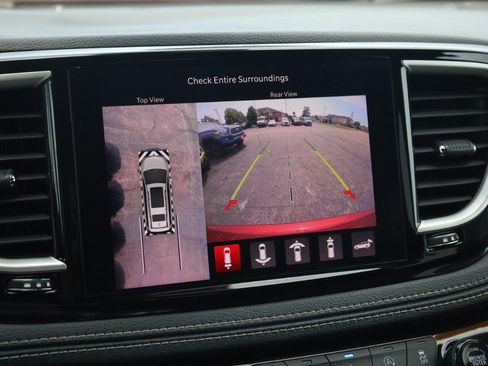 Used 2021 Chrysler Pacifica Touring-L w/ Premium & Safety Sphere Group FWD image 16