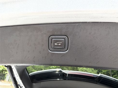 Used 2021 Chevrolet Blazer LT w/ Sound & Technology Package FWD image 33