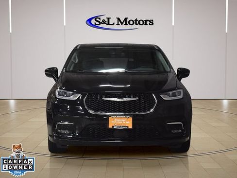 Certified 2024 Chrysler Pacifica Touring-L FWD image 3