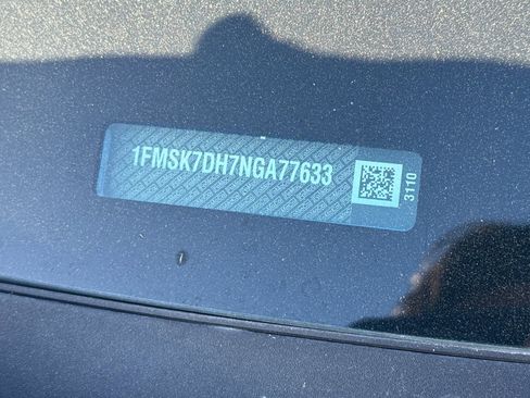 Used 2022 Ford Explorer XLT w/ Equipment Group 202A image 3